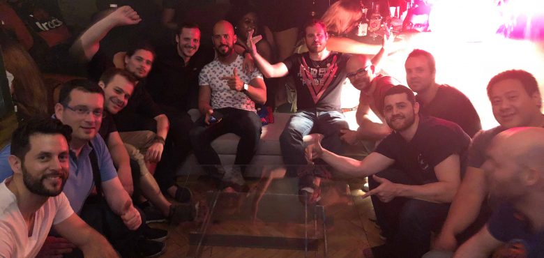 Tournée des bars avec entrée en club de striptease safe et boite de nuit pour une soirée EVG inoubliable à Budapest avec EVG d'Enfer Budapest