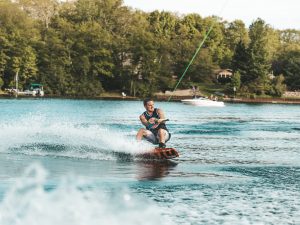 Wakeboarding, a sporty summer activity for your bachelor party with EVG d'Enfer Budapest.