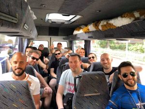 Accueil avec guide et biere, transfert aéroport en minibus privé avec EVG d'Enfer Budapest