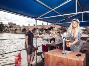 Beer Boat à Prague avec EVG d'Enfer