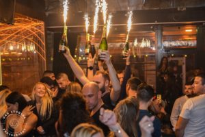 Tournée de bars EVG Bucarest et entrée en boîte dans le centre historique avec EVG d'Enfer.