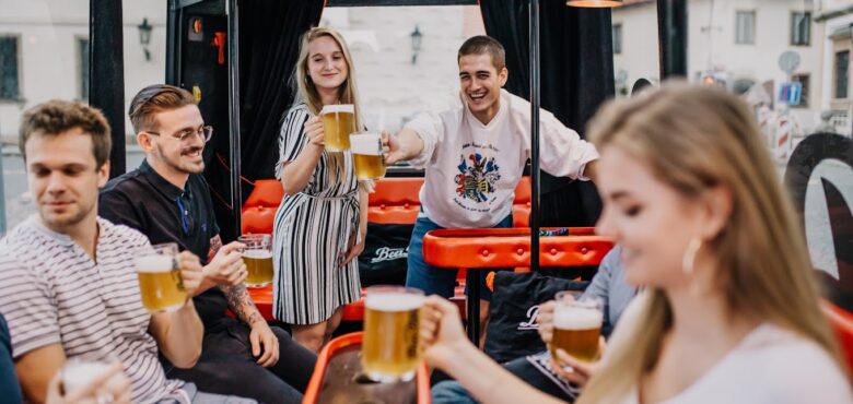 Transfert Aéroport en Beer Bus pour votre groupe EVG à Prague avec EVG d’Enfer