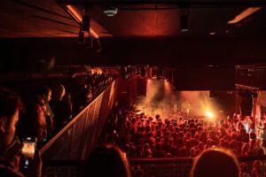 Entrée boîte de nuit EVG Bucarest avec EVG d'Enfer