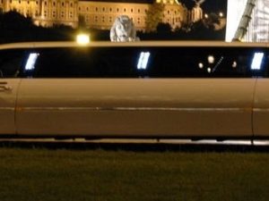 Transfert en Lincoln Limo pour votre enterrement de vie de garçon à Budapest avec EVG d'Enfer