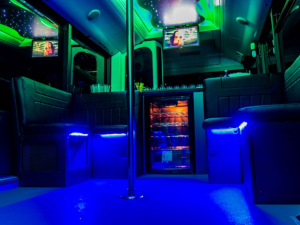 Transfert aéroport aller en Party Bus pour votre enterrement de vie de garçon à Bratislava avec EVG d'Enfer